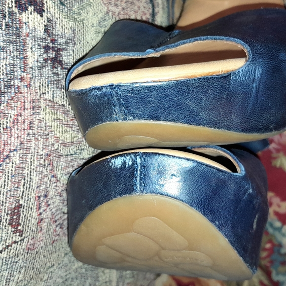 🌺NAVY LEATHER WEDGES - Picture 4 of 7